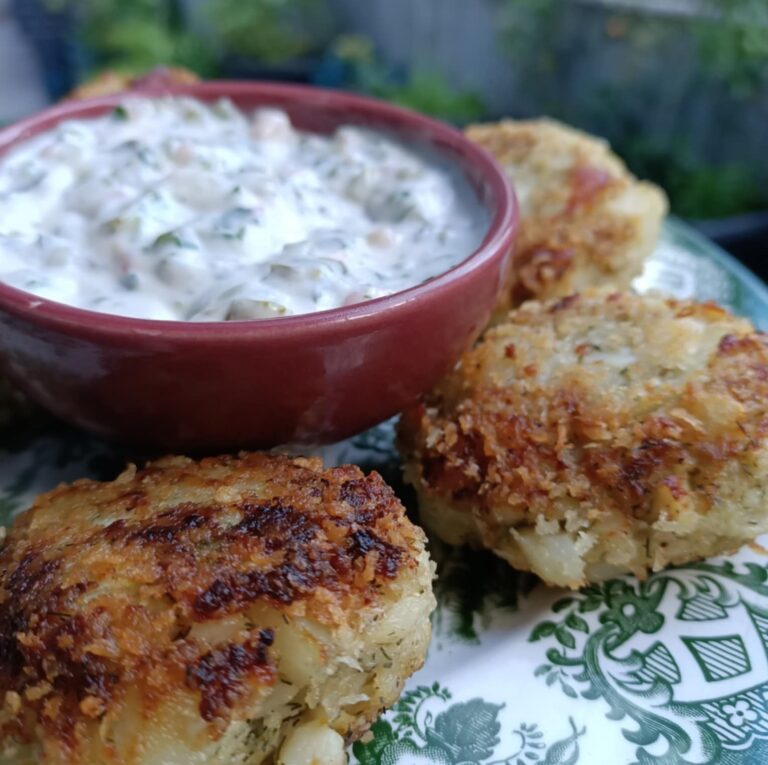 Fish Cakes with Tartar Sauce