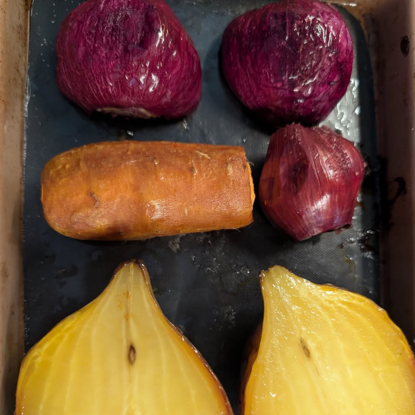 photo of colourful root vegetables on an oven tray