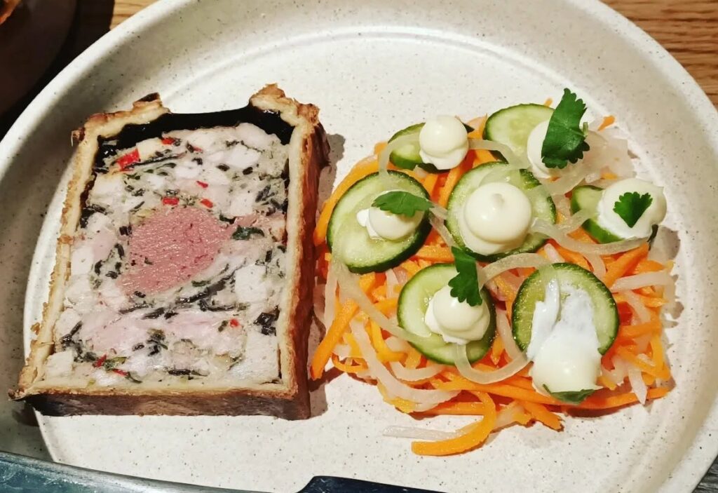 Aru restaurant banh mi pate en croute